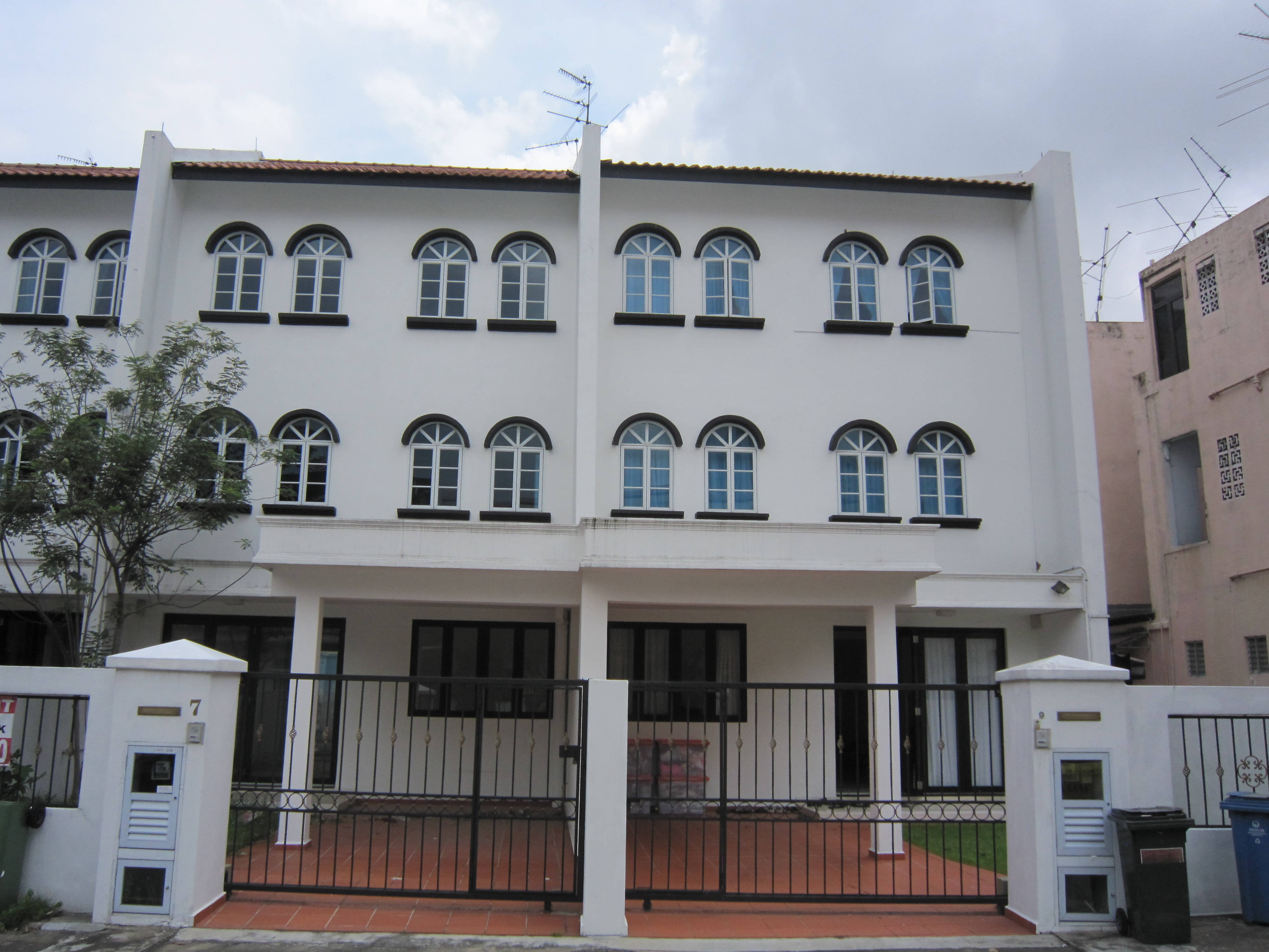 Landed 3 Storey House, 5 Bedrooms Terrace at Farrer Park Mrt 97896505
